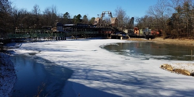 A Snowy Day at Silver Dollar City!