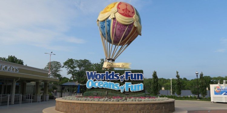Canobie Coaster's Worlds of Fun Adventure!